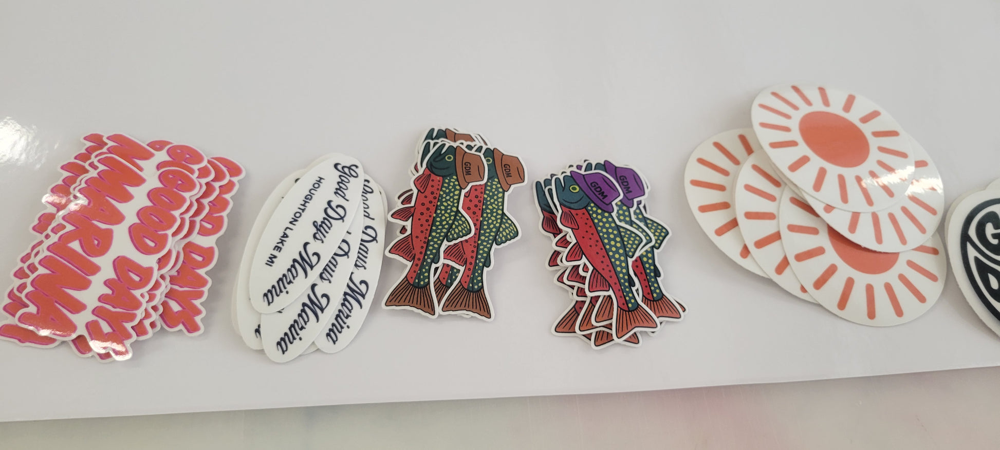 InkBird Print Studio vinyl die cut stickers—Good Day Amarillo red text, sunburst rounds, retro ovals, and multicolored fish.